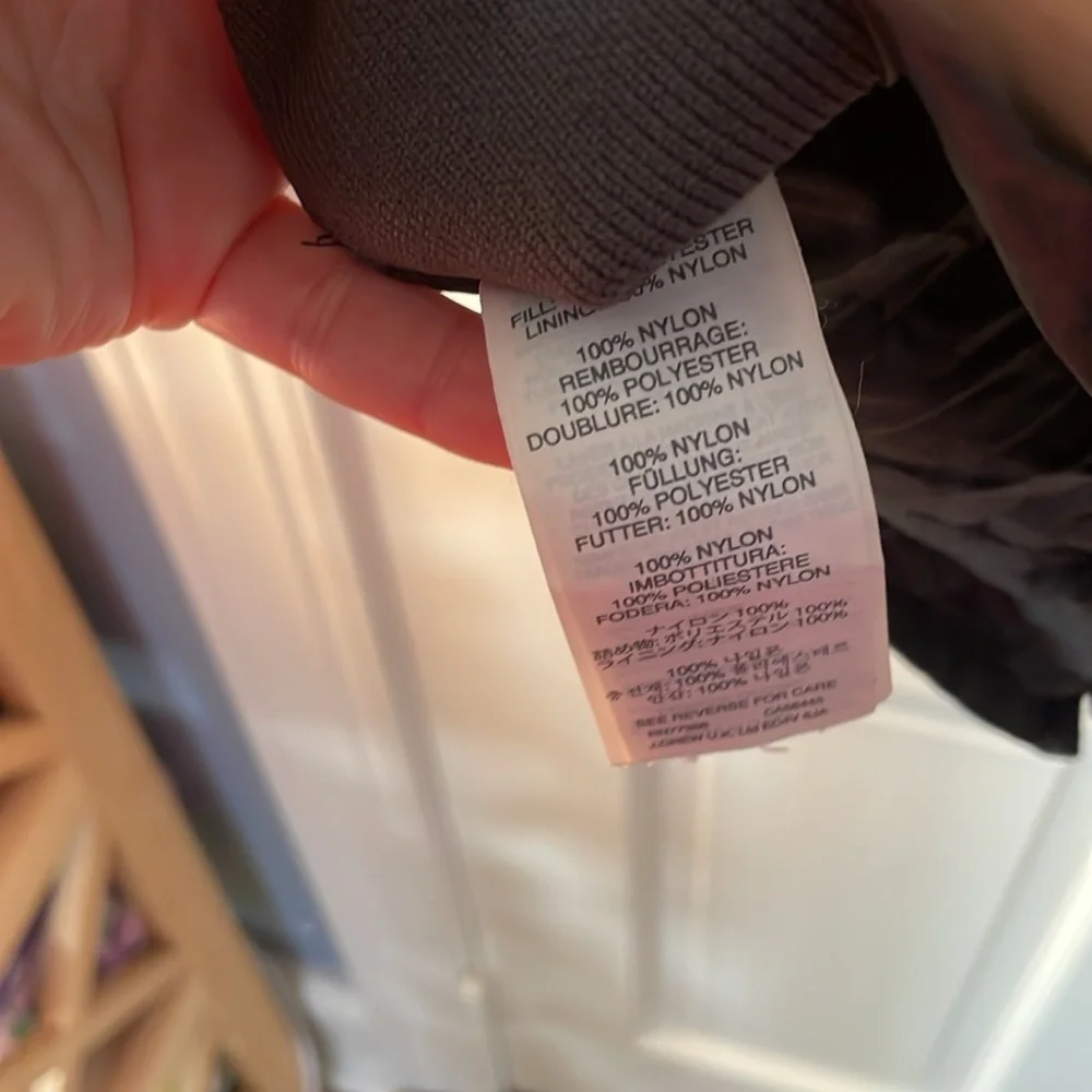 Cute and flattering basic black quilted J.Crew puffer vest M 💋 - Picture 6 of 7